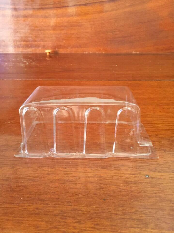 Plastic tray