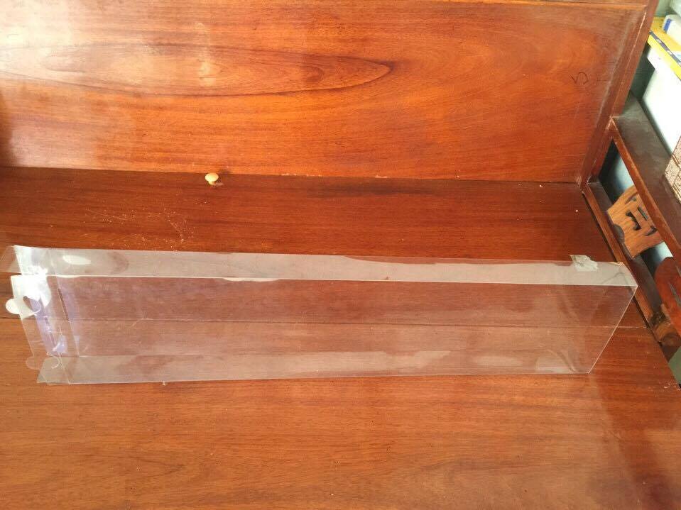 Plastic tray