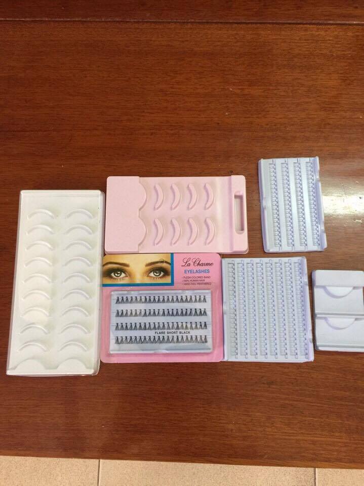 Plastic tray