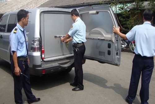 Money escort security service