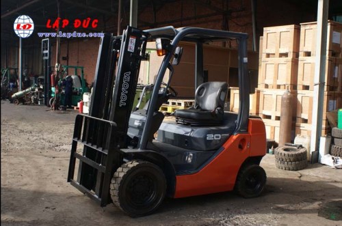 2 tons gas forklift