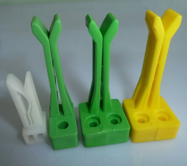 Plastic brace splint