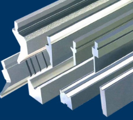 Blade for steel industry