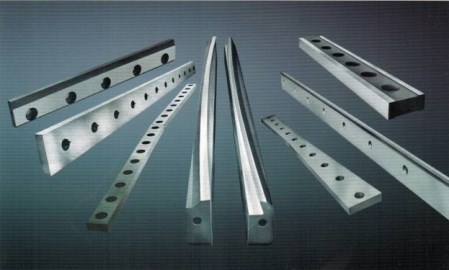 Blade for steel industry