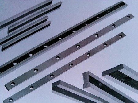 Blade for steel industry