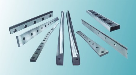 Blade for steel industry