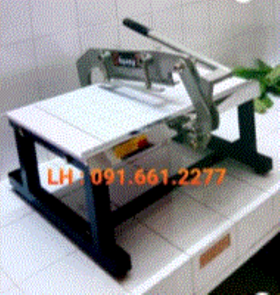 Serrated fabric cutter