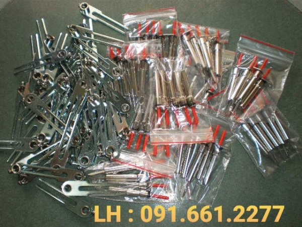 Needle breaking detector