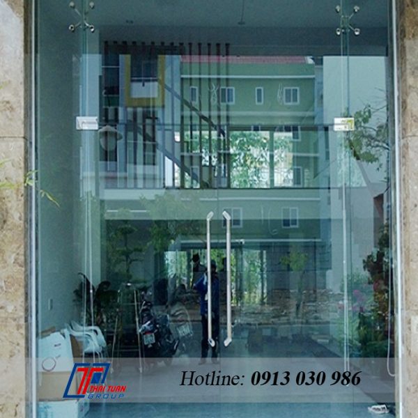 Tempered glass door