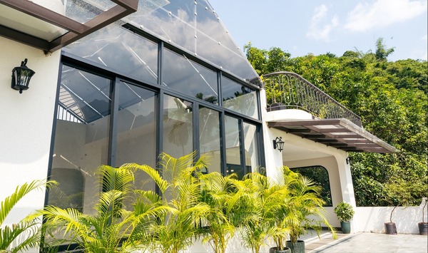 Aluminum curtain wall