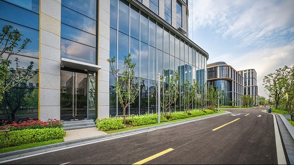 Aluminum curtain wall