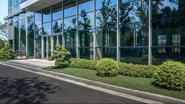 Aluminum curtain wall