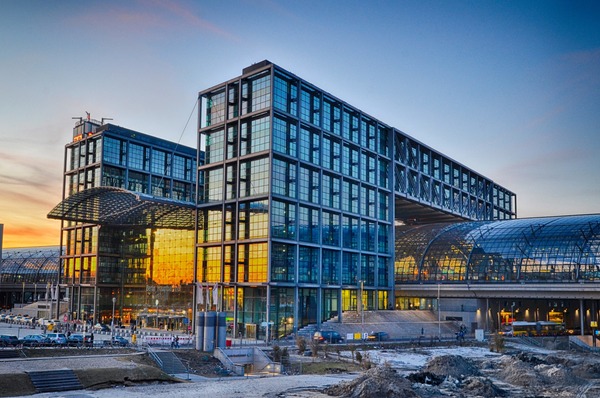 Aluminum curtain wall