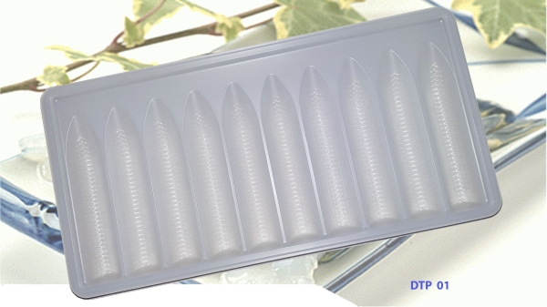 Formed plastic tray for seafood