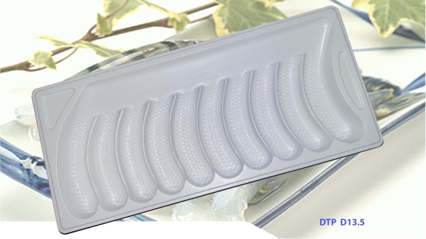 Formed plastic tray for seafood