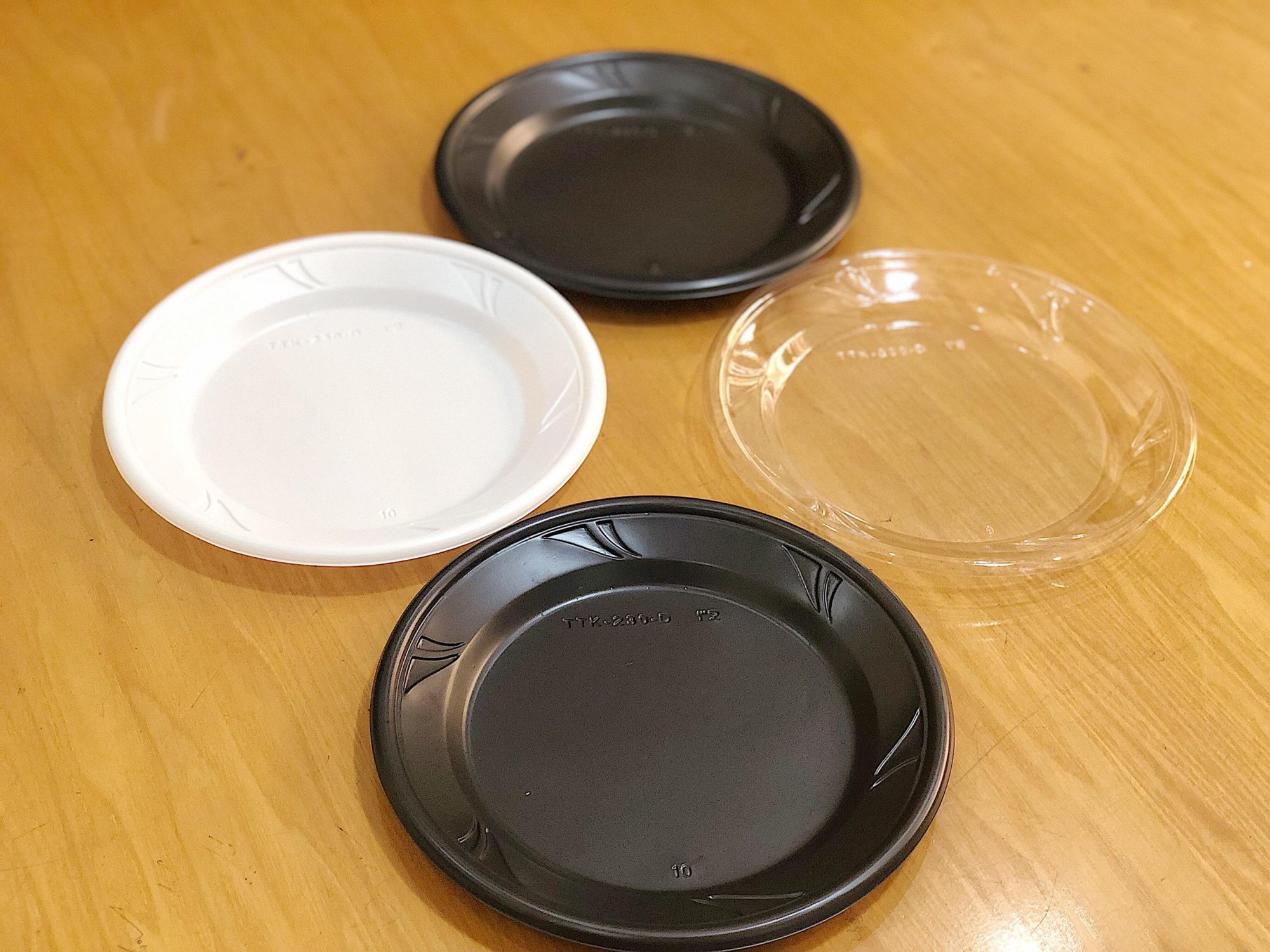 Plastic plate