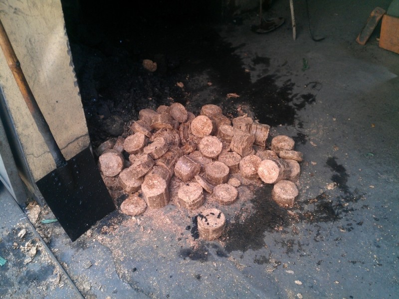 Wood shaving briquettes