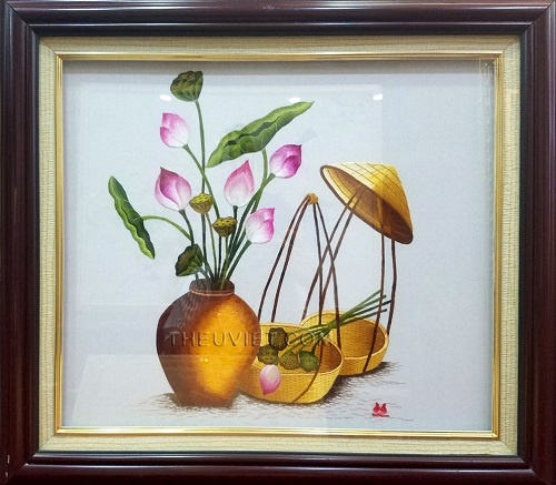 Flower embroidered picture