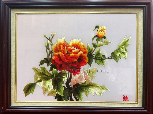 Flower embroidered picture
