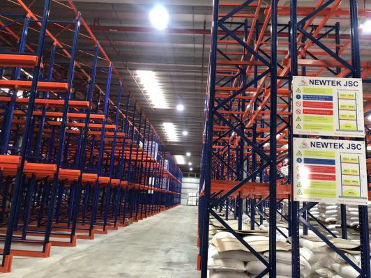 Drive-in racking for warehouse