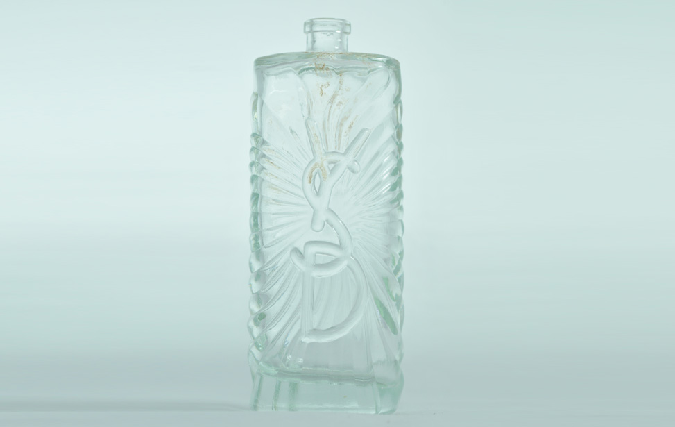 Cosmetic bottle