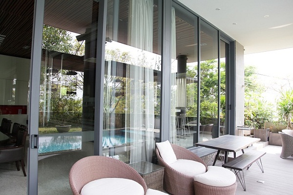 Mosquito net door