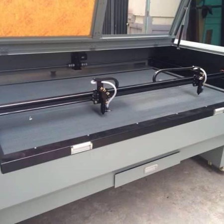 Laser cutting machine