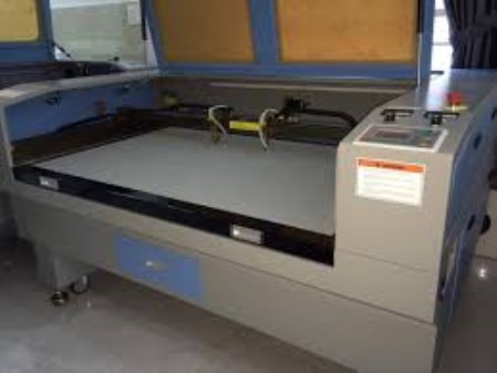 Laser cutting machine