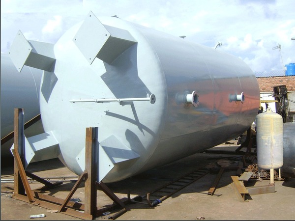Compressed air receiver tanks