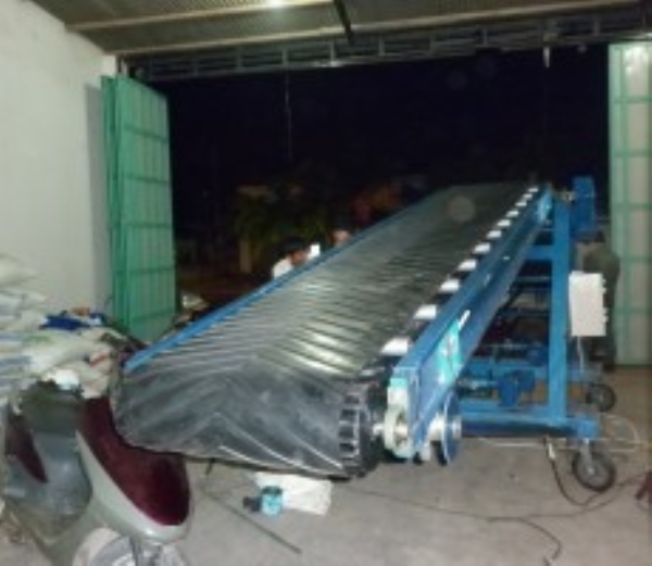 Lifting conveyor