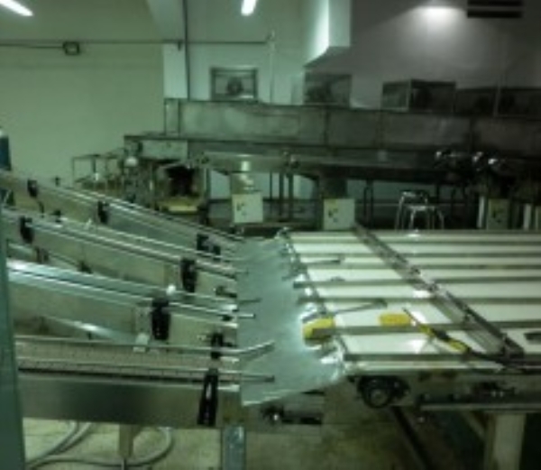 Chain conveyor, conveyor system