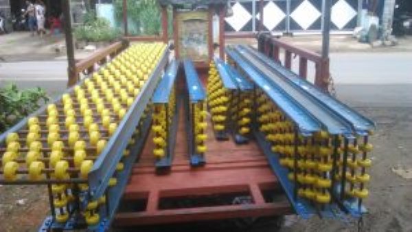 Roller conveyor belt