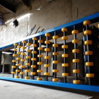 Roller conveyor belt