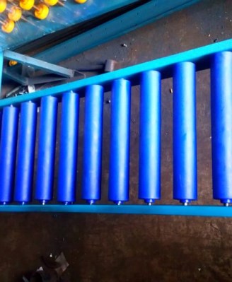 Plastic roller conveyor