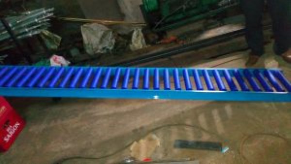 Plastic roller conveyor