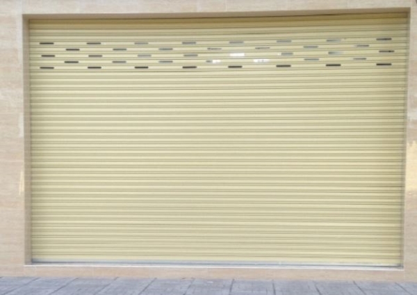 Rolling shutter door