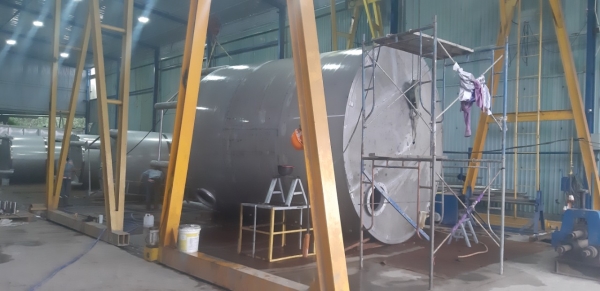 Intermediate industrial tank system