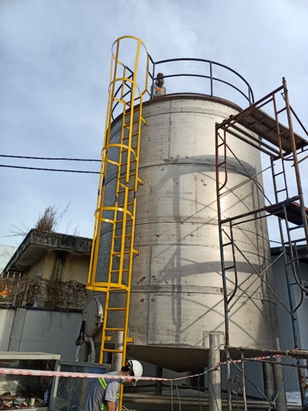 Intermediate industrial tank system
