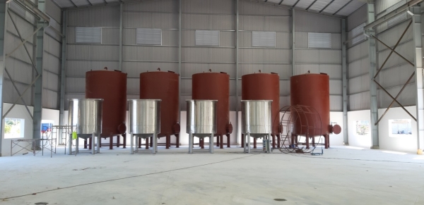 Intermediate industrial tank system