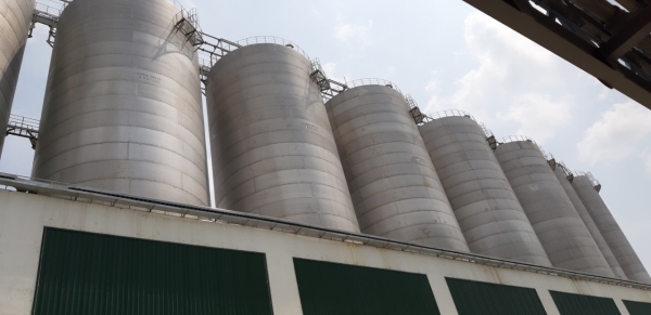 Intermediate industrial tank system