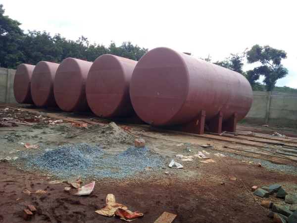 Intermediate industrial tank system