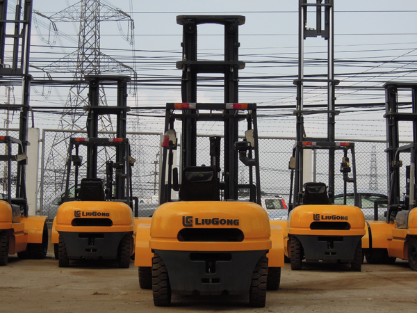 Forklift and Cranes for rent