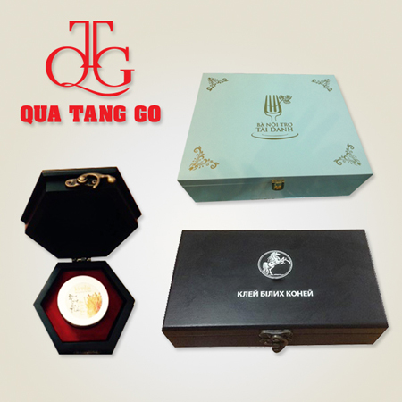 Wooden colour boxes