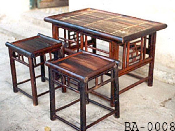Living room table and chair