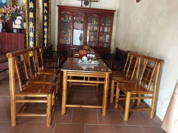 Dining room table and chair