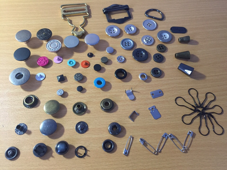 Metal buttons