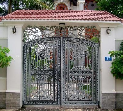 Cast aluminum gate