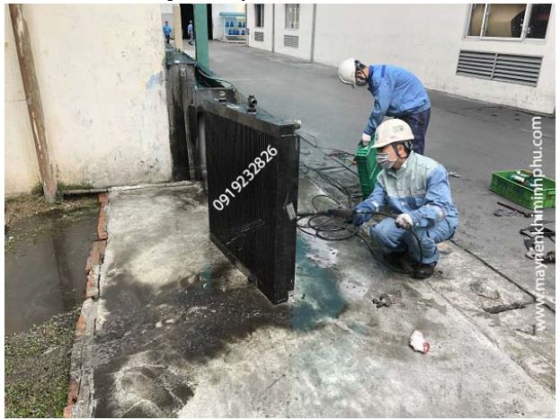 Cleaning air compressor cooler
