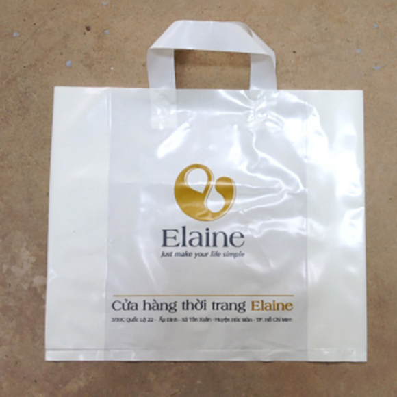 Plastic bags with handles