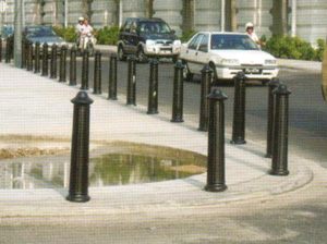 Traffic signal poles